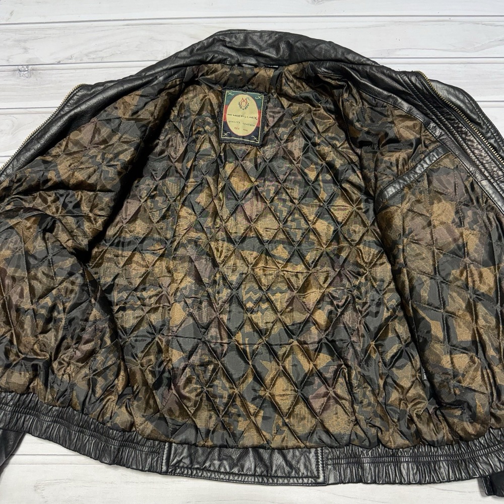 Vintage Members Only Bomber Jacket Mens Large Black Leather Coat Quilted Lining - Picture 3 of 9
